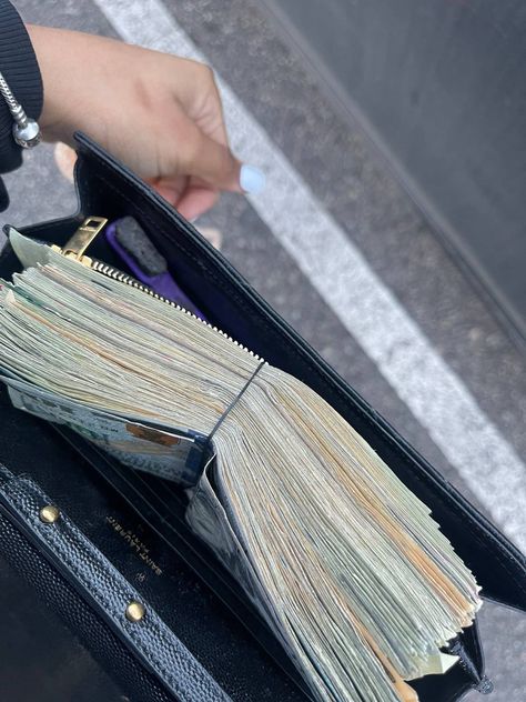 Money In Purse, Purse With Money, Blood Aesthetics, Princess Of England, Money Vision Board, Money Girl, Inside My Bag, Birthday Money, Money Stacks