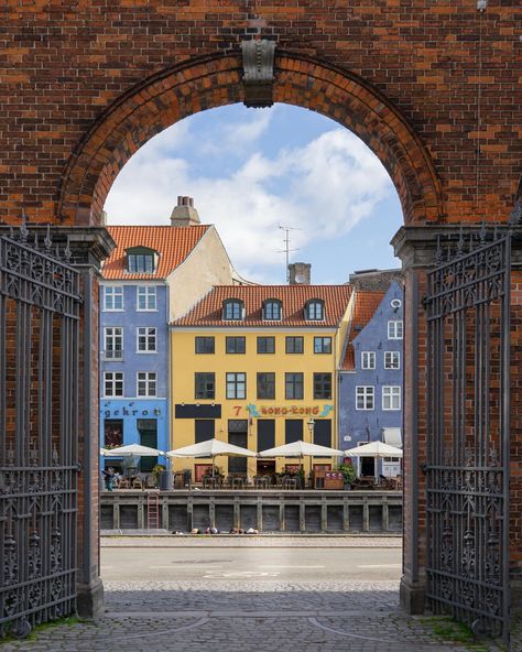 When your sweater matches the most beautiful spot in Copenhagen 😆 Copenhagen is such a beautiful city, but I don’t feel it gets the recognition it deserves. Don’t let the cold weather stop you, summer is the perfect time to experience everything this city has to offer. So, consider this your sign to pack your bags and visit Copenhagen this summer. ☀️🇩🇰 #copenhagen🇩🇰 #nyhavn #summerineurope #prettylittletrips European Summer, Summer Destinations, Visit Copenhagen, Copenhagen Trip, Female ... Copenhagen November, Summer In Copenhagen, Summer Copenhagen, Copenhagen Trip, Copenhagen Nyhavn, Visit Copenhagen, Copenhagen Summer, Copenhagen Aesthetic, Summer Destinations