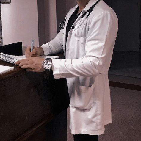 Nurse Aesthetic, Doctor Outfit, Med School Motivation, Medical Wallpaper, Male Doctor, Medicine Student, Medical School Motivation, Medical School Inspiration, Med Student