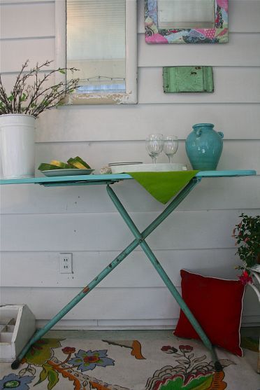 Need a buffet for your outdoor party? Use a vintage ironing board! It's way more fun to put drinks on it instead of clothes! Antique Ironing Boards, Wood Ironing Boards, Laundry Accessories, Diy Ironing Board, Vintage Ironing Boards, Sunroom Makeover, Old Ironing Boards, Wooden Ironing Board, Ironing Table