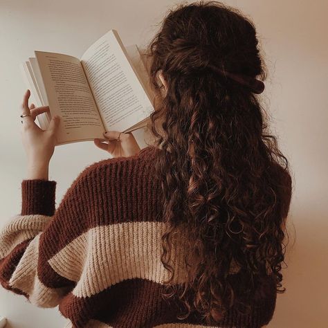 Brown Hair Curly Aesthetic, Brown Long Curly Hair Aesthetic, Curly Brunette Aesthetic, Curly Hair Dark Academia, Hadiseh Core, Curly Black Hair Aesthetic, Brown Curly Hair Aesthetic, Curly Brown Hair Aesthetic, Long Brown Hair Curly