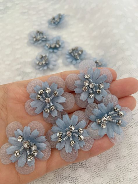 Flowers Applique, Detail Couture, Bead Flowers, Bridal Applique, Motifs Perler, Beaded Lace Fabric, Handmade Flowers Fabric, Bead Embroidery Patterns, Rose Bleu