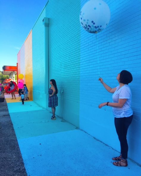 If your Instagram didn’t explode this week with pictures from the Sugar & Cloth Color Wall — you’re clearly not following enough Houston bloggers….just kidding! But actu… Selfie Wall Bedroom, Kissing Strangers, Cosplay Studio, Houston Activities, Smile Wall, Selfie Museum, Coffee House Design, Movie Theater Rooms, Selfie Wall