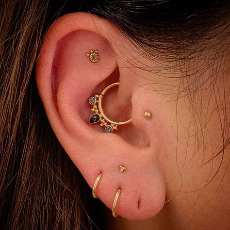 Triangle Piercing Lobe, Triangle Lobe Piercing, Triangle Ear Piercing, Cool Ear Piercings, Cute Ear Piercings, Lobe Piercing, Daith Piercing, All Over, Jewelry Inspo