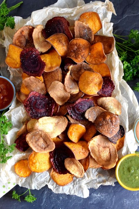 Homemade Vegetable Chips - Lord Byron's Kitchen Vegetarian Pulled Pork, Sweet Chili Wings, Sun Dried Tomato Hummus, Sweet Chex Mix, Vegetarian Spring Rolls, Goat Cheese Appetizer, New Year's Eve Appetizers, Baked Goat Cheese, Vegetable Chips