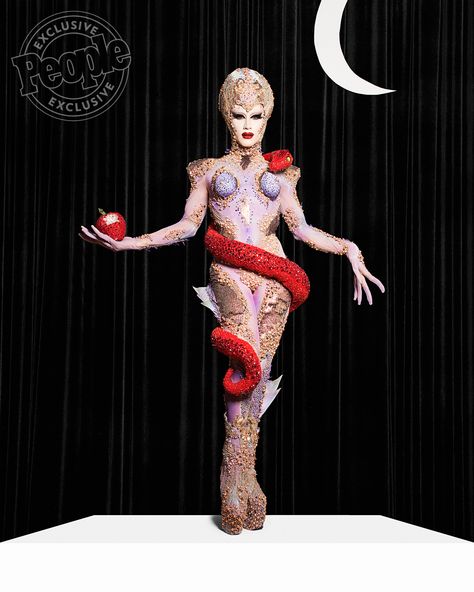 Sasha Velour Spills the Secrets of Her Out-of-This-World <em>RuPaul's Drag Race</em> Season 10 Finale Look Rupaul Drag Race Winners, Sasha Velour, Drag Queen Outfits, Race Outfit, Rupaul Drag Queen, Drag King, Rupaul's Drag Race, Queen Fashion, Rupaul Drag