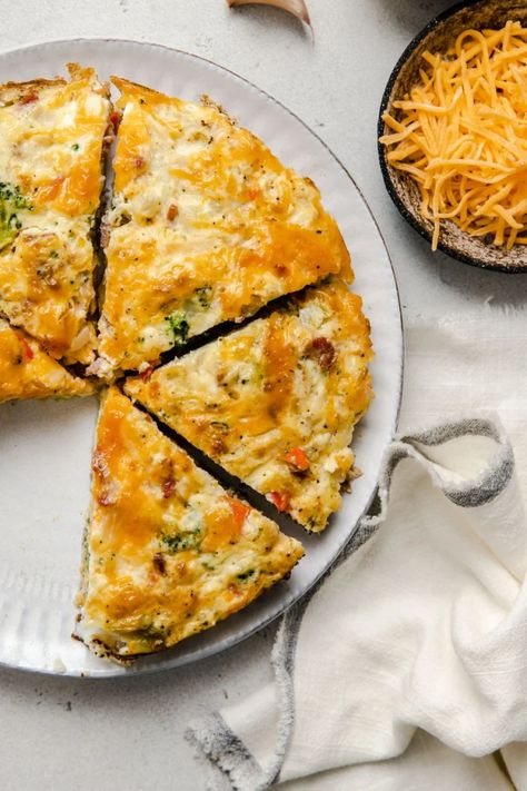 Veggie Heavy Breakfast, High Protein Breakfast Frittata, High Protein Quiche Recipes, High Protein Frittata, Gluten Free High Protein Breakfast, High Protein Quiche, Egg Dinners, Breakfast Veggies, High Protein Vegetarian Breakfast