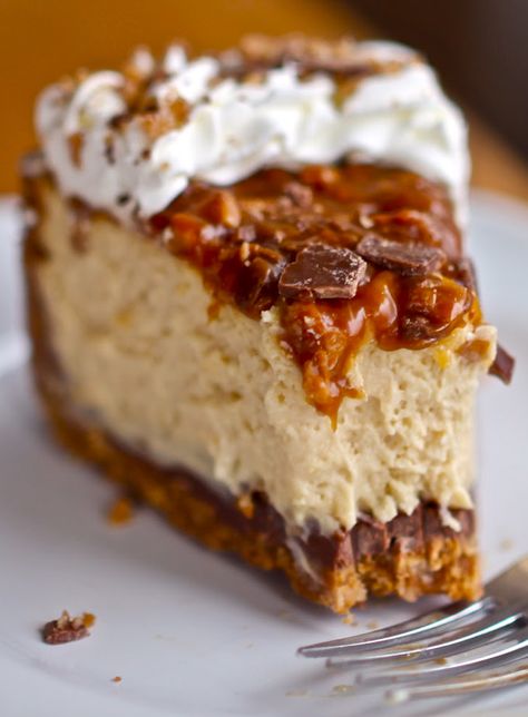 Yammie's Noshery: Caramel Toffee Crunch Cheesecake Toffee Crunch Cheesecake, Caramel Toffee Crunch Cheesecake, Crunch Cheesecake, Cheesecake Caramel, Toffee Crunch, Brownies Recipes, Velvet Cheesecake, Cooking Photos, Caramel Toffee