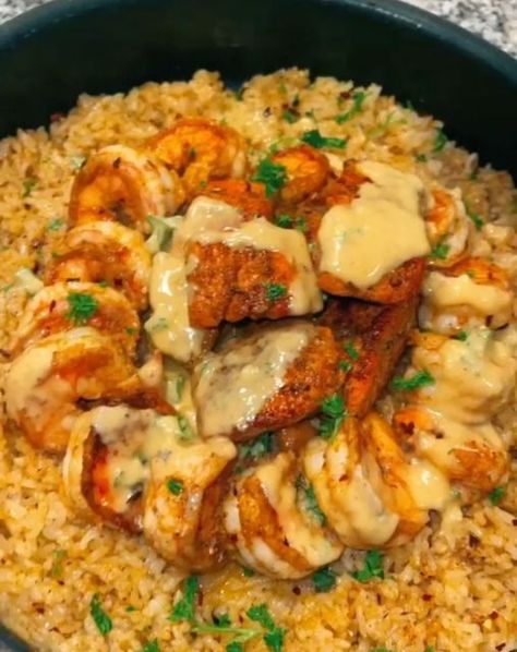 seafood on Instagram: "Cajun Seafood and Rice 🍤😍🔥🔥

📽️ & recipe by @realchefholmez 

Follow @seafoodishh for more🦀🐙🦞

Ingredients:
Cajun Spice Blend :
1 tbsp garlic powder
1 Tbsp onion powder
1/2 tbsp old bay
1 tsp lemon pepper
1 tsp smoke paprika
1 tsp Chili powder
1 tsp black pepper
1 tsp Italian seasoning
pinch of salt
1/2tsp cumin
.
#cajunseafood #cajun #seafood #Rice #salmon #shrimp #Keto #pescatarian #recipe #recpies #chef #celebritychef #reels #reelsinstagram" Seafood And Rice, Cajun Spice Blend, Keto Pescatarian, Shrimp Keto, Rice Salmon, Seafood Rice, Cajun Seafood, Cajun Spice, Pioneer Woman Ree Drummond