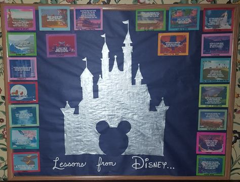 Disney Bulletin Boards, Mickey Classroom, Quotes For Me, Mickey Mouse Classroom, Kids Bulletin Boards, Beach Babies, Ra Themes, Disney Room, Birthday Bulletin Boards