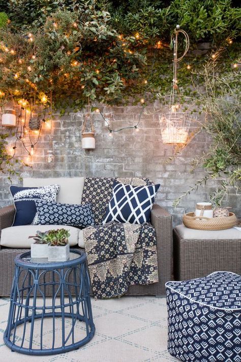 Lowe's Spring Makeover: Design Update - Simple Stylings Patio Furniture Replacement Cushions, Mediterranean Decor, Patio Interior, Outside Living, Patio Makeover, Outdoor Inspirations, Home Trends, Outdoor Rooms, Outdoor Design