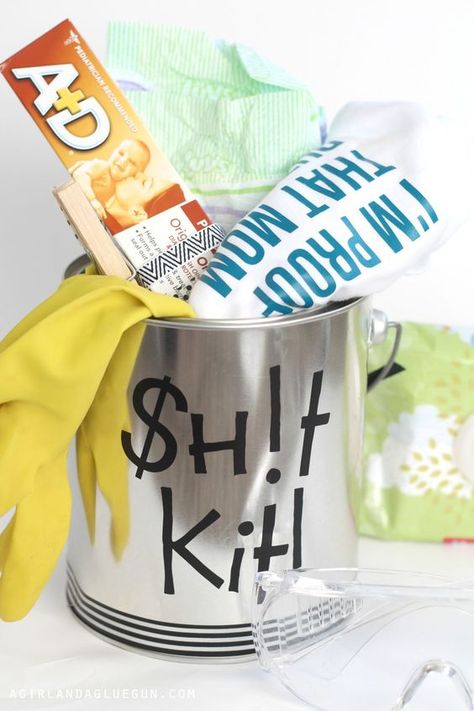 sh$ kit for baby shower gift: full of all things you need to change a dirty diaper Baby Shower For Men, Practical Baby Shower Gifts, Funny Baby Shower Gifts, Diaper Party, Man Shower, Funny Baby Shower Games, Baby Shower Gift Bags, Baby Shower Gift Basket, Diy Baby Shower Gifts