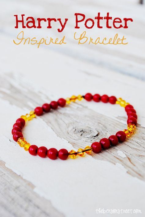 Gryffindor Pride Bracelet Tutorial from The Benson Street Diy Harry Potter Bracelets, Harry Potter Bracelet Diy, Gryffindor Bracelet, Gryffindor Diy, Harry Potter Baby Clothes, Harry Potter Printable, Harry Potter Activities, Harry Potter Day, Classe Harry Potter