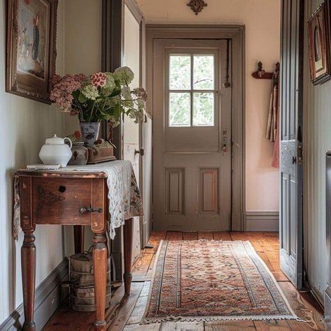 English Entryway, English Countryside Aesthetic, Cozy Entryway, English Countryside Home, Entryway Table Ideas, Cottage Hallway, Cottage Entryway, English Cottage Interiors, Countryside Aesthetic