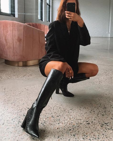 Heels Boots Outfit, Mode Dope, High Heel Boots Outfit, Black Knee Boots, Knee Boots Outfit, Black Boots Outfit, Boots Outfits, Black High Boots, Cold Outfits