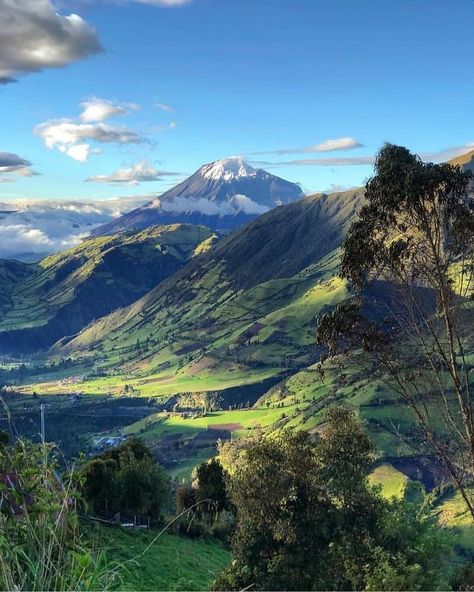 Galapagos Travel & Ecuador on Instagram: “This mountain is happy🤩😁 Photo by @miguelarias2 We organize your trip to #Ecuador, #Galapagos and more destinations! 📩 For more info send…” Ecuador Mountains, Ecuador Aesthetic, Ecuador Landscape, Travel Ecuador, Galapagos Ecuador, Backpacking South America, Ecuador Travel, Travel America, Nature Mountains