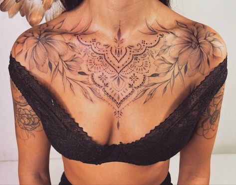 Chest Tattoo Designs Female, Brust Tattoo Frau, Feminine Shoulder Tattoos, Woman With Tattoos, Tattoos To Cover Scars, Bauch Tattoos, Boho Tattoos, Neck Tattoos Women, Chest Tattoos For Women