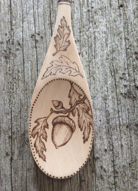 Beginner Wood Burning, Wood Burn Spoons, Wood Burning Patterns Stencil, Wood Burning Stencils, Wood Burning Techniques, Wood Burn Designs, Spoon Crafts, Wood Burning Tool, Acorn And Oak