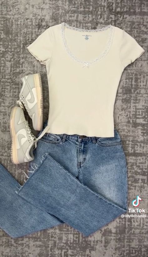 Mid Rise Blue Jeans Outfit, Low Rise Jeans With Long Sleeve, Blue Long Sleeve Shirt Outfit, High Waisted Flare Jeans Outfit, Basic Outfit Aesthetic, Low Rise Flare Jeans Outfit, Low Rise Outfit, Brandy Melville Fits, Brandy Jeans