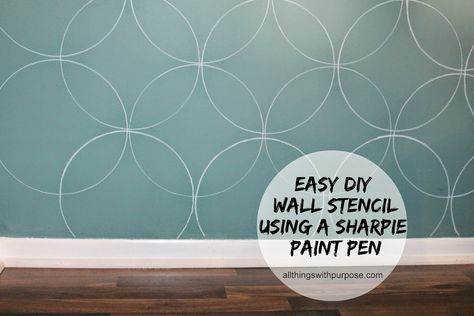 It is no secret that I love to paint… I love to change and freshen things up with a new paint color! But  I also like doing things fast. I don’t like fussy stuff that takes a long time.… Bungalow Attic, Diy Wall Stencil, Easy Wall Stencil, Sharpie Wall, Wall Stenciling, Wall Stencils Diy, Sharpie Paint Pens, Stencil Wall Art, Wall Stencil Patterns