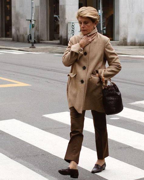 Italian Women Style, Scott Schuman, Italian Women, Just She, Old Money Style, Aging Gracefully, Loro Piana, Women Style, Old Money