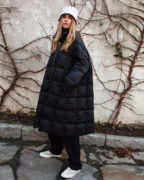 Pernille Teisbaek wears a puffer coat Style Archetypes, Oversized Puffer Coat, Pernille Teisbaek, Oversize Outfit, Puffer Jacket Outfit, Style Analysis, Oversized Puffer Jacket, Fashion Rules, Oversized Puffer