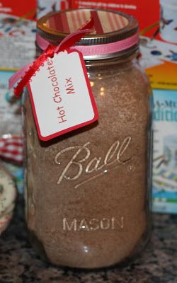 Homemade Hot Chocolate Mix --I want to try this recipe because it has instant chocolate pudding in the recipe! Non Dairy Coffee Creamer, Hot Chocolate Mix Recipe, Homemade Hot Chocolate Mix, Mason Jar Meals, Homemade Hot Chocolate, Hot Cocoa Mixes, Hot Chocolate Bars, Hot Chocolate Mix, Cocoa Mix