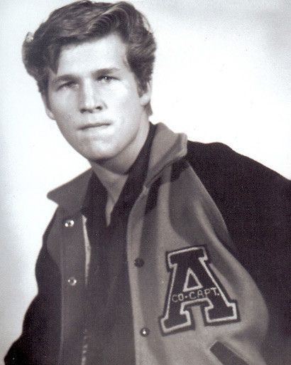 Jeff Bridges pictured clusters of information as they moved through the computer.. ships.. motorcycles.. using circuits like freeways.. and one day. He got in! Jeff Bridges Young, High School Yearbook Photos, Lloyd Bridges, Celebrity Yearbook Photos, Nick Offerman, Julia Louis Dreyfus, Jeff Bridges, High School Yearbook, Young Celebrities