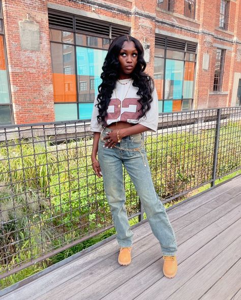 Fair Outfit Black Women, Fall Outfits With Timberland Boots Women, Timbs Outfits Women Fall, Timberland Boots Outfit Black Woman, Time Square New York Outfit, Fall Outfits With Timberland Boots, Timbs Outfits Black Women, Outfits With Timberland Boots Women, Timbs Fit