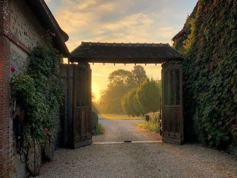 Fall Aesthetics, Dream Castle, My French Country Home, French Country Home, Fotografi Vintage, Visually Pleasing, Casa Exterior, Countryside House, French Countryside