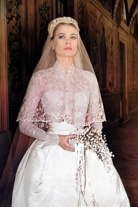 The Notebook Wedding Dress, Grace Kelly Wedding Dress, Wedding Veil Blusher, Royal Bride, Grace Kelly Wedding, Famous Wedding Dresses, Vintage Bridal Fashion, Italian Wedding Dresses, Grace Kelly Style