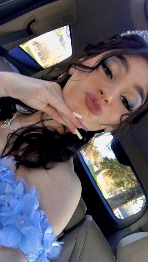 Quinceanera Makeup For Blue Dress, Quinceanera Selfie, Quinceanera Looks, Quince Makeup Blue Natural, Quinceanera Light Blue Makeup, Makeup Ideas For Quinceanera Blue, Simple Quince Makeup Looks, Light Pink Quince Makeup Looks, Cinderella Makeup Looks Quince