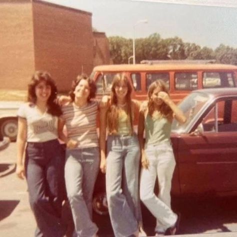 1960s Summer Aesthetic, 60s Teenage Fashion, 80s Real Photos, 70s Friends Aesthetic, 1960 Aesthetic Fashion, 70s Girls Fashion, 1980s Summer Aesthetic, 80s Hippie Aesthetic, 70s Girl Aesthetic