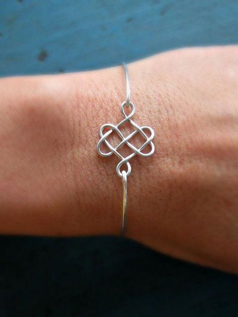 Celtic Knot Bracelet, Wire Wrapped Stone Jewelry, Wire Wrap Jewelry Designs, Schmuck Diy, Wire Jewelry Designs, Celtic Knots, Irish Jewelry, Diy Wire Jewelry, Wire Work Jewelry