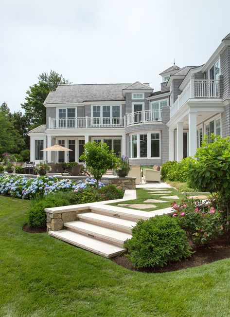 Cape Cod House Interior, Coastal House Exterior, Nantucket House, House In The Hamptons, Costal Granddaughter, Nantucket Style Homes, Preppy House, Nantucket Home, Cape Cod Style House