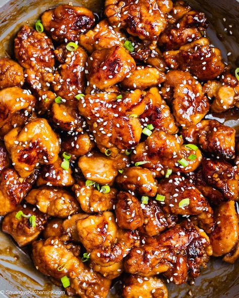 Honey Siracha Chicken, Paleo Entrees, Chicken Cubes, Honey Sriracha Sauce, Healthy Chinese Recipes, Honey Sriracha Chicken, Sriracha Chicken, Paleo Chicken Recipes, Healthy Honey