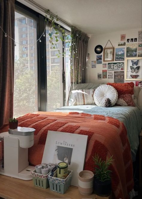 Dorm Room Ideas Blue, Dorm Room Ideas Aesthetic, Room Ideas Blue, Aesthetic Dorm Room, Dorm Room Decor Ideas, Dorm Room Layouts, College Dorm Room Inspiration, Dream Dorm Room, Cozy Dorm Room