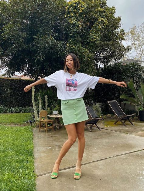 Skirt style to wear with T-shirt Oversized Shirt Outfit, Aimee Song, Simple Summer Outfits, Song Of Style, Skirt Trends, Outfit Look, Style Trends, Tshirt Outfits, Plain Tshirt