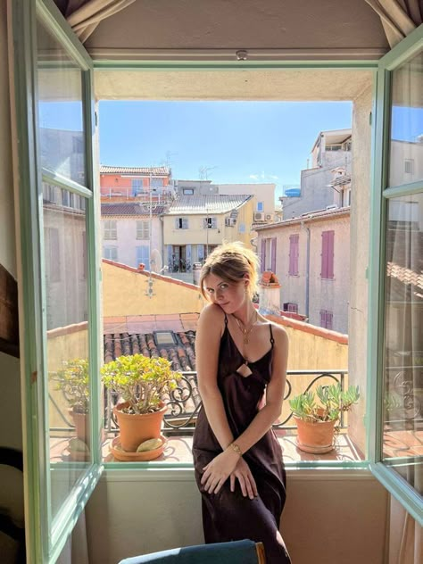 Europe Summer Aesthetic Outfits, France Aesthetic Pictures, South Italy Aesthetic Clothes, Eze South Of France, Nice France Photos, South France Summer Outfits, Portugese Girl Aesthetic, Southern France Aesthetic Outfits, Nice France Instagram Pictures