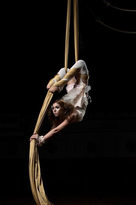 Aerial Silks Beginner, Aerial Gymnastics, Silk Dancing, Circus Aesthetic, Aerial Acrobatics, Dancing Drawings, Aerial Dance, Aerial Arts, Aerial Hoop