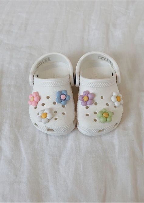 Crocs For Babies, Crocs With Flowers, Baby Crocs Shoes, Preppy Shoe, Shoes For Baby Girl, Baby Shoes Girl, Toddler Crocs, White Crocs