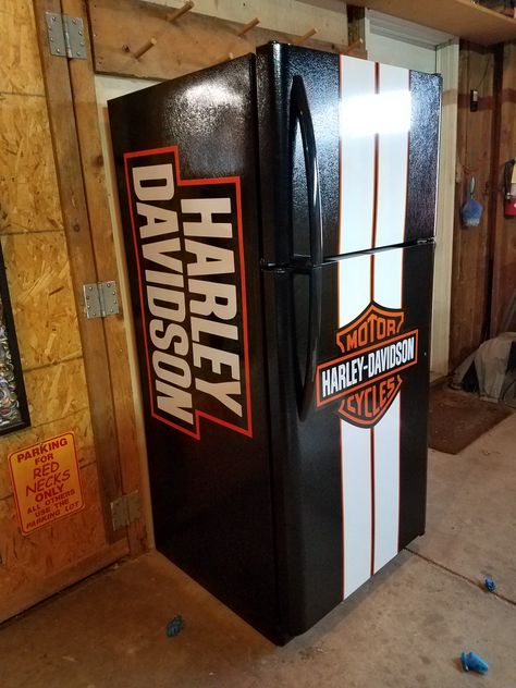 Man Cave Fridge Ideas, Biker Bar Ideas, Harley Davidson Man Cave Ideas, Harley Garage Ideas, Harley Davidson Bar Ideas, Harley Davidson Room Ideas, Harley Davidson Furniture Ideas, Harley Davidson Home Decor, Harley Davidson Furniture