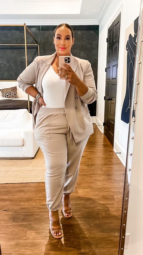 Plus Size Neutral Fashion, Plus Size Work Outfits 2023, Plus Size Neutral Outfit, Neutral Blazer Outfit, Refined Boho, Plus Size Professional, Tan Outfit, Spring Attire, Executive Woman