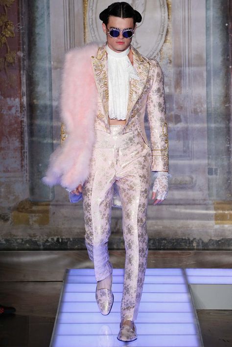 Capitol Couture, Moschino Men, 2016 Menswear, Gay Fashion, Catwalk Fashion, Androgynous Fashion, Jeremy Scott, Spring Summer 2016, Fantasy Fashion