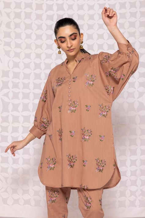 Loan Dress Design For Eid, Loan Shirts Designs Pakistani, Printed Lawn Dress Design Ideas 2024, Same Print Kurta And Pants, Casual Eid Outfits, Printed Kurti Designs Latest, Lawn Dress Design Ideas 2024, Fancy Kurti Designs Latest, Lawn Dress Design Ideas