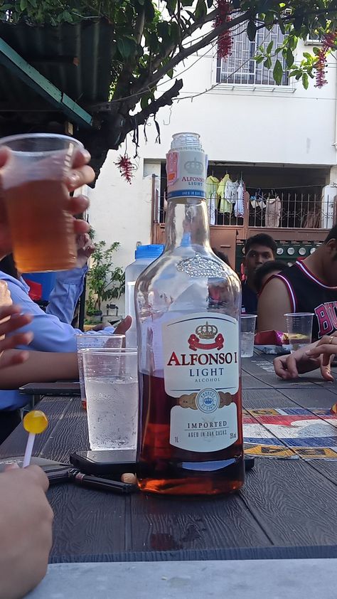 Alfonso Drink, Night Ride With Boyfriend, Fake Girlfriend Snaps, Picture Prank, Drinking Alcohol Aesthetic, Alcoholic Drinks Aesthetic, Alcohol Snapchat Party, Drunk Photos, Alcoholic Snapchat