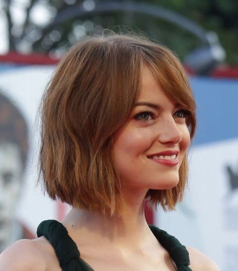 Emma Stone Bubble Bob Haircut 2024, Emma Stone Hair, Long Fingers, Connie Britton, Wavy Bob Haircuts, Long Face Hairstyles, Wavy Bob Hairstyles, Super Hair, Fingers Crossed