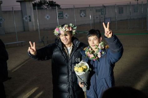 [Photos] Added new crank up images for the upcoming #koreanfilm "Hoodlum" Kim Hee Won, Si Wan, Yim Siwan, The Merciless, Lee Sung Min, Im Siwan, Song Kang Ho, Long Way Home, Lee Sung