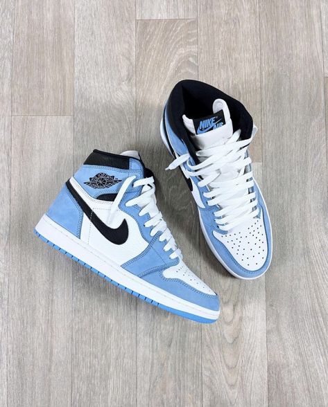 Yé. on Twitter: "Jordan 1 University Blue ✨🐬… " Air Jordan 1 University Blue, Skor Sneakers Nike, Custom Air Jordan 1, Обувь Air Jordan, Custom Air Jordan, Boty Nike, Skor Sneakers, Jordan Sneaker, Trendy Shoes Sneakers