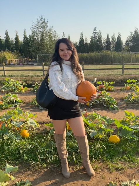 Simple Pumpkin Patch Outfit, Pumpkin Picking Outfit Fall, Cute Pumpkin Patch Outfits, Pumpkin Patch Outfit Women, Picnic Date Outfits, Thanksgiving Outfits Women, Casual Thanksgiving Outfits, Outfits Bonitos, Stile Blair Waldorf